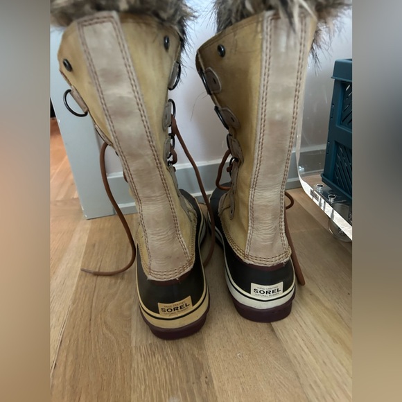 Sorel Women’s Snow Boots, Size 11 - Picture 4 of 5